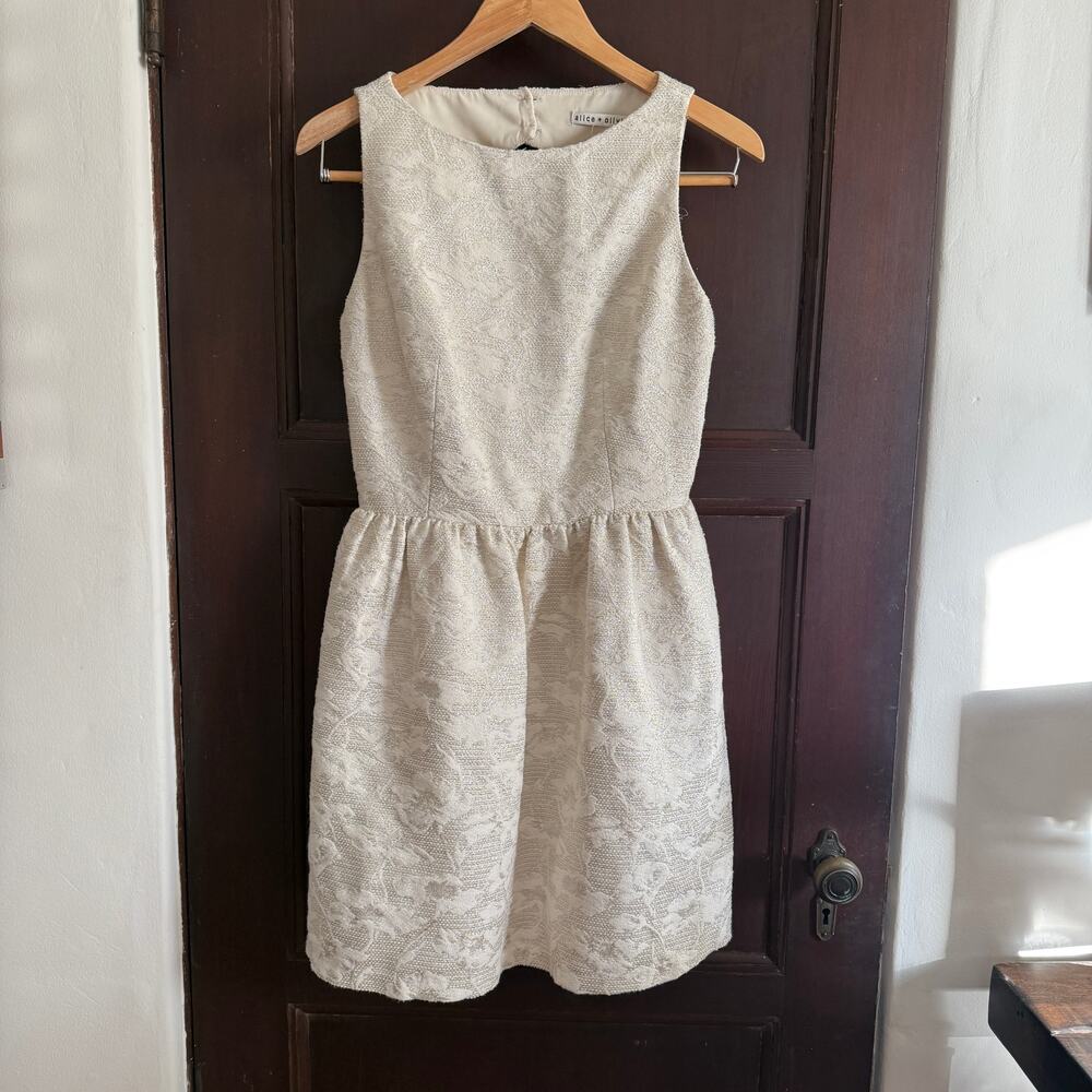ALICE & OLIVIA | Lilyanne Cream Jacquard Open Back Little White Dress | Size 8